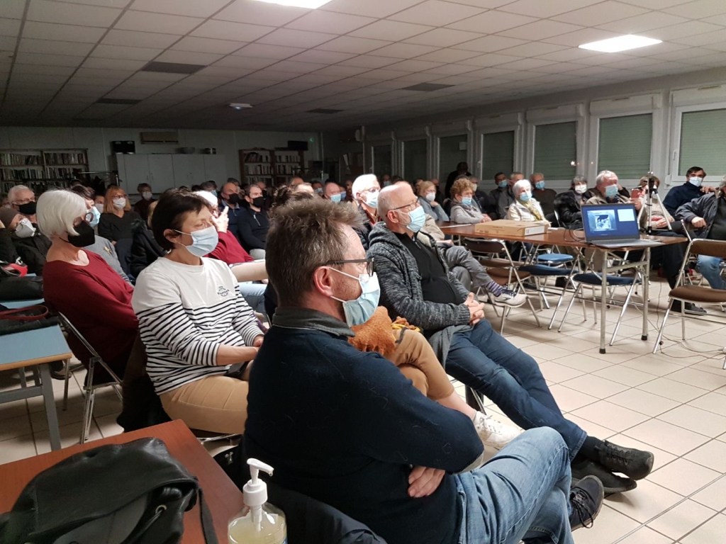 Cette image a un attribut alt vide ; le nom du fichier est conference-poc.jpg